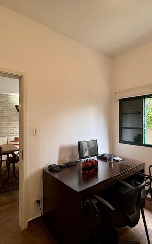 Casa à venda com 330m², 3 quartos e 3 vagasEscritório 