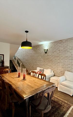 Casa à venda com 330m², 3 quartos e 3 vagasSala