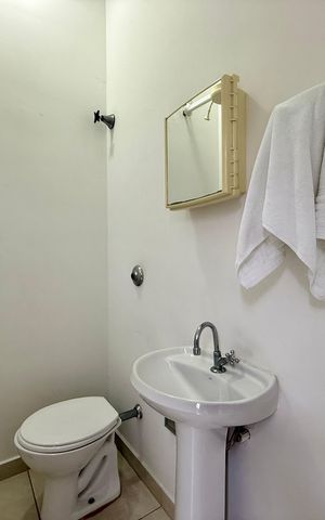 Casa à venda com 330m², 3 quartos e 3 vagasBanheiro de Serviço 