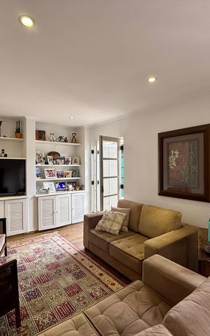 Casa à venda com 330m², 3 quartos e 3 vagasSala