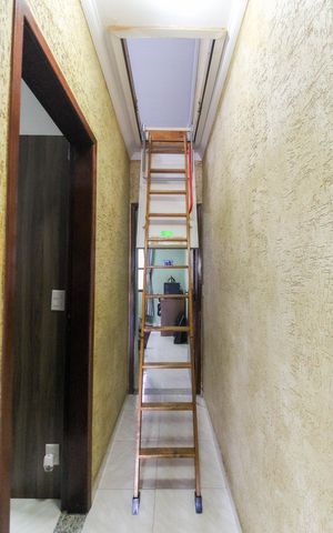 Casa à venda com 156m², 3 quartos e 4 vagas Casa à venda com 156m², 3 quartos e 4 vagasCorredor