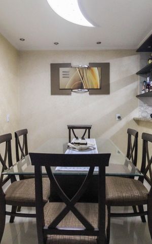 Casa à venda com 156m², 3 quartos e 4 vagas Casa à venda com 156m², 3 quartos e 4 vagasCopa