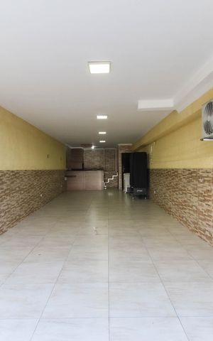 Casa à venda com 156m², 3 quartos e 4 vagas Casa à venda com 156m², 3 quartos e 4 vagasGaragem