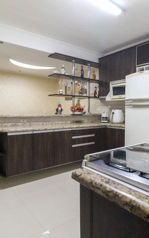 Casa à venda com 156m², 3 quartos e 4 vagas Casa à venda com 156m², 3 quartos e 4 vagasCozinha