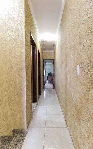 Casa à venda com 156m², 3 quartos e 4 vagas Casa à venda com 156m², 3 quartos e 4 vagasCorredor
