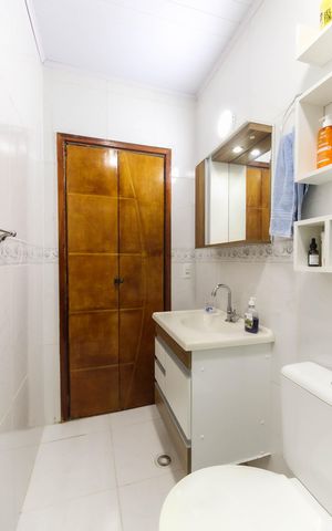 Casa à venda com 156m², 3 quartos e 4 vagas Casa à venda com 156m², 3 quartos e 4 vagasBanheiro Social