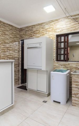 Casa à venda com 156m², 3 quartos e 4 vagas Casa à venda com 156m², 3 quartos e 4 vagasÁrea de Serviço