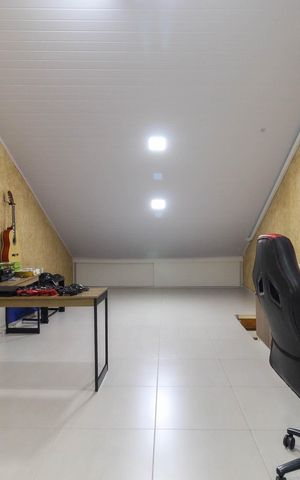 Casa à venda com 156m², 3 quartos e 4 vagas Casa à venda com 156m², 3 quartos e 4 vagasÁrea comum