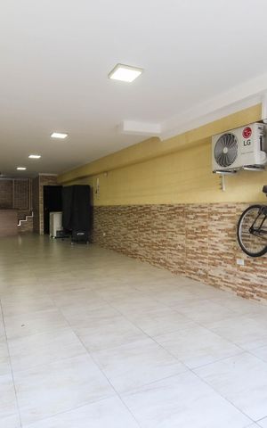Casa à venda com 156m², 3 quartos e 4 vagas Casa à venda com 156m², 3 quartos e 4 vagasGaragem