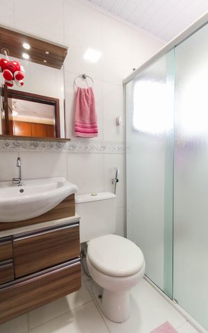 Casa à venda com 156m², 3 quartos e 4 vagas Casa à venda com 156m², 3 quartos e 4 vagasBanheiro da Suíte