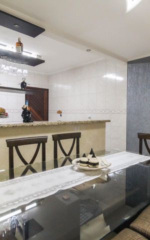 Casa à venda com 156m², 3 quartos e 4 vagas Casa à venda com 156m², 3 quartos e 4 vagasCopa