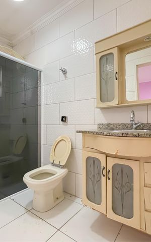 Casa à venda com 250m², 2 quartos e 1 vaga Casa à venda com 250m², 2 quartos e 1 vagaBanheiro da Suíte