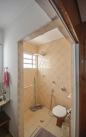 Casa à venda com 222m², 3 quartos e 3 vagas Casa à venda com 222m², 3 quartos e 3 vagasBanheiro 2