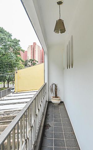 Casa à venda com 222m², 3 quartos e 3 vagas Casa à venda com 222m², 3 quartos e 3 vagasSacada