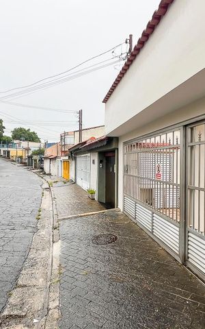 Casa à venda com 562m², 5 quartos e 5 vagasFachada + plaquinha