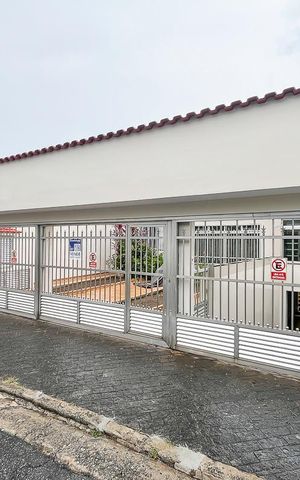 Casa à venda com 562m², 5 quartos e 5 vagasFachada + plaquinha
