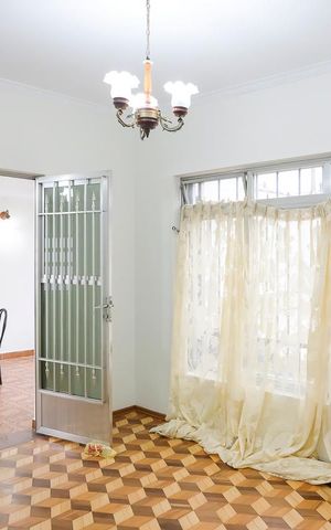 Casa à venda com 562m², 5 quartos e 5 vagasSala casa 1