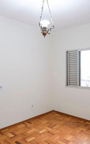 Casa à venda com 562m², 5 quartos e 5 vagasQuarto 2 casa 1