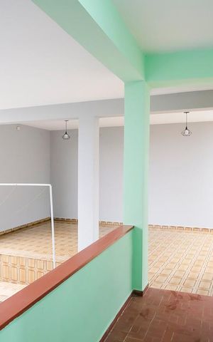 Casa à venda com 562m², 5 quartos e 5 vagasÁrea de serviço casa 2
