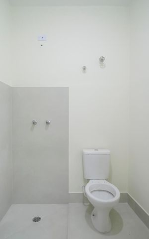 Casa à venda com 562m², 5 quartos e 5 vagasBanheiro 2 casa 1