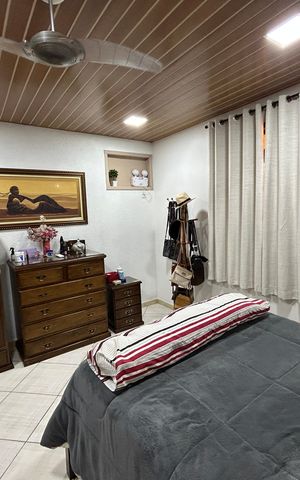 Casa à venda com 250m², 4 quartos e 5 vagasQuarto 1 casa 2