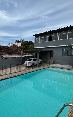 Casa à venda com 250m², 4 quartos e 5 vagasPiscina