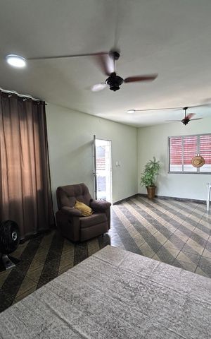 Casa à venda com 250m², 4 quartos e 5 vagasSala