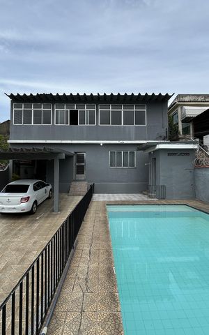 Casa à venda com 250m², 4 quartos e 5 vagasFachada