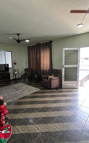 Casa à venda com 250m², 4 quartos e 5 vagasSala