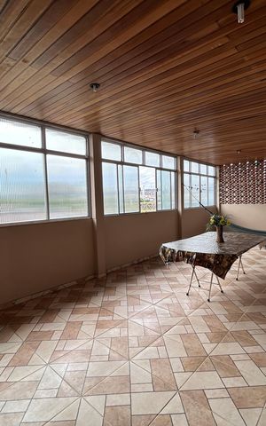 Casa à venda com 250m², 4 quartos e 5 vagasVaranda da casa 2