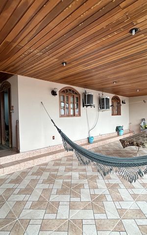 Casa à venda com 250m², 4 quartos e 5 vagasVaranda da casa 2
