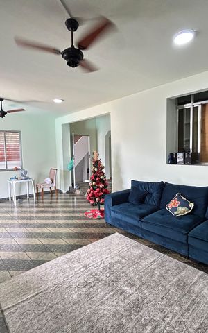 Casa à venda com 250m², 4 quartos e 5 vagasSala