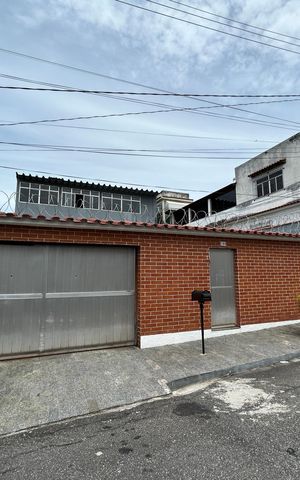 Casa à venda com 250m², 4 quartos e 5 vagasFachada