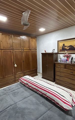 Casa à venda com 250m², 4 quartos e 5 vagasQuarto 1 casa 2