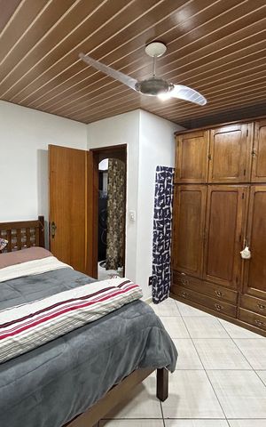 Casa à venda com 250m², 4 quartos e 5 vagasQuarto 1 casa 2