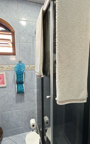 Casa à venda com 250m², 4 quartos e 5 vagasBanheiro casa 2