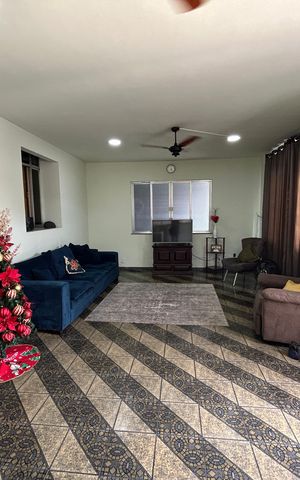 Casa à venda com 250m², 4 quartos e 5 vagasSala