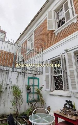 Casa à venda com 300m², 5 quartos e 4 vagas