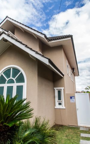 Casa à venda com 460m², 4 quartos e 4 vagas Casa à venda com 460m², 4 quartos e 4 vagasVista da Rua