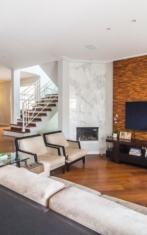 Casa à venda com 460m², 4 quartos e 4 vagas Casa à venda com 460m², 4 quartos e 4 vagasSala