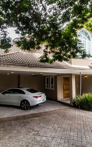 Casa à venda com 460m², 4 quartos e 4 vagas Casa à venda com 460m², 4 quartos e 4 vagasÁrea gourmet