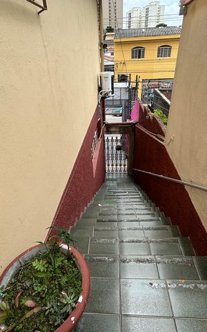 Casa para alugar com 400m², 4 quartos e 3 vagas Casa para alugar com 400m², 4 quartos e 3 vagasEscada de entrada