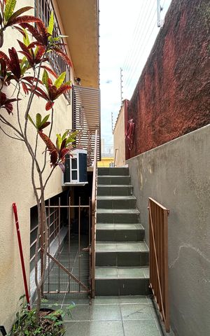 Casa para alugar com 400m², 4 quartos e 3 vagas Casa para alugar com 400m², 4 quartos e 3 vagasCorredor externo