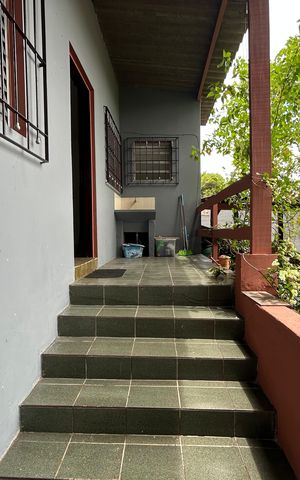 Casa para alugar com 400m², 4 quartos e 3 vagas Casa para alugar com 400m², 4 quartos e 3 vagasEscada para casa 2