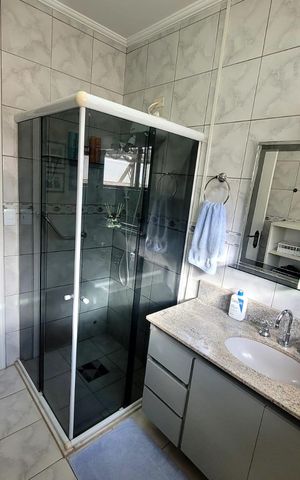 Casa à venda com 200m², 4 quartos e 5 vagas Casa à venda com 200m², 4 quartos e 5 vagasBanheiro