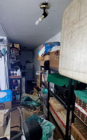 Casa à venda com 200m², 4 quartos e 5 vagas Casa à venda com 200m², 4 quartos e 5 vagasÁrea externa