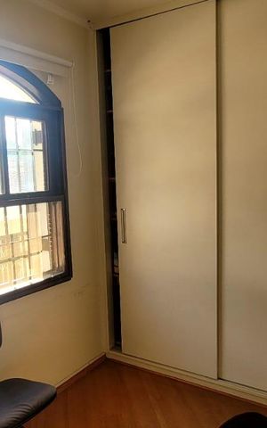 Casa à venda com 200m², 4 quartos e 5 vagas Casa à venda com 200m², 4 quartos e 5 vagasQuarto