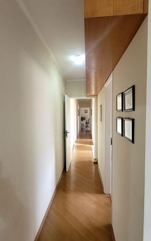 Casa à venda com 200m², 4 quartos e 5 vagas Casa à venda com 200m², 4 quartos e 5 vagasCorredor