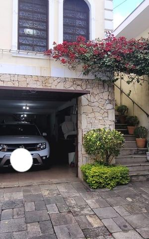Casa à venda com 200m², 4 quartos e 5 vagas Casa à venda com 200m², 4 quartos e 5 vagasÁrea externa