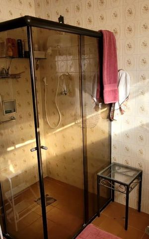 Casa à venda com 200m², 4 quartos e 5 vagas Casa à venda com 200m², 4 quartos e 5 vagasBanheiro